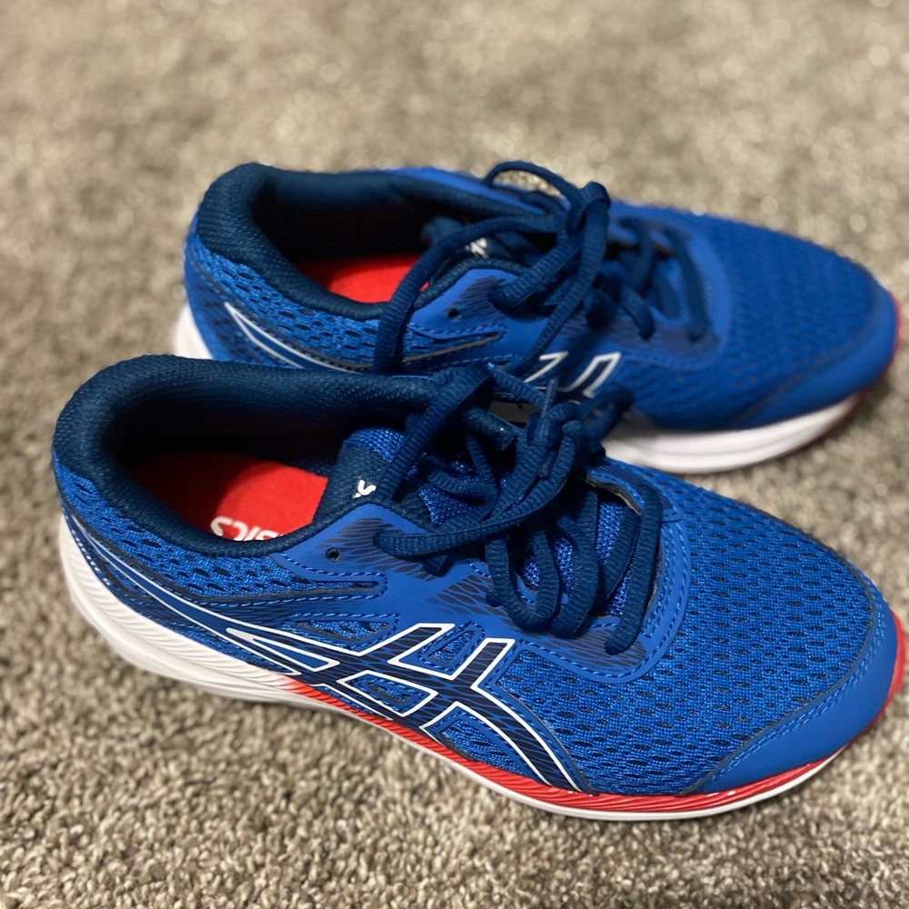 ASICS Youth size 3 NEW Gel Contend running shoes